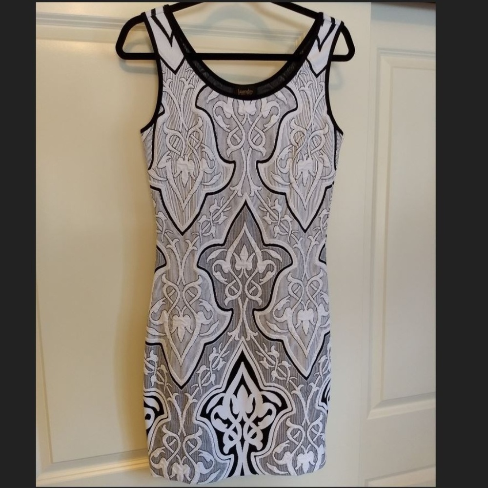 Laundry Sleeveless shift dress black and white NWT
